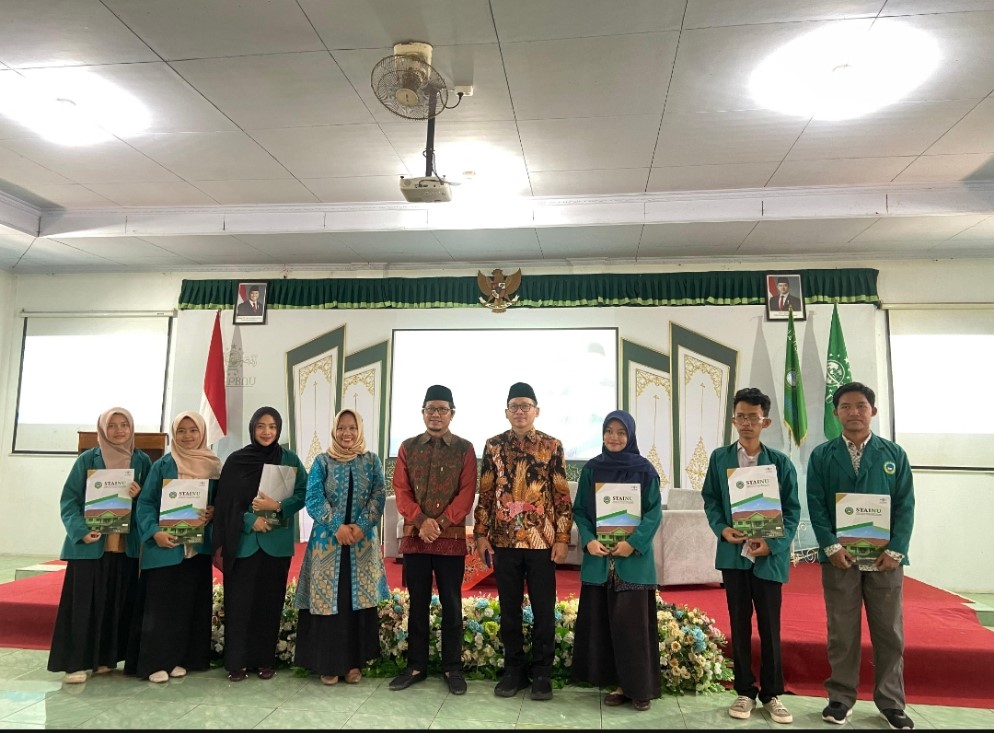 Tiga Mahasiswa PGMI STAINU Purworejo Raih Prestasi, Terima Apresiasi dalam Stadium General