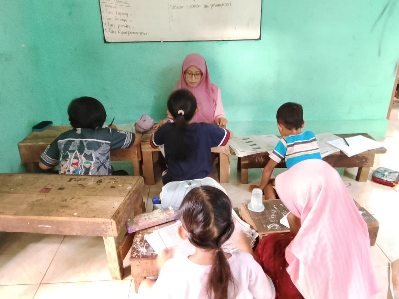 Alumni PGMI Lutfi Faridah Kembangkan Layanan Les untuk Siswa SD/MI, dari Privat hingga Kelompok Bela